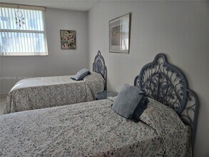 1913 S Ocean Dr in Hallandale Beach, FL - Foto de edificio - Building Photo