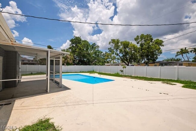 property at 4370 Deleon St