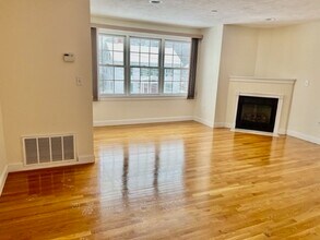 93 W Emerson St-Unit -3 in Melrose, MA - Building Photo - Building Photo