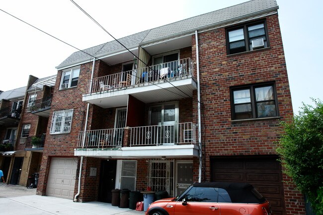 3712-3714 147th St in Flushing, NY - Foto de edificio - Building Photo