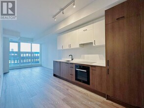 1 Kyle Lowry Rd in Toronto, ON - Building Photo - Building Photo