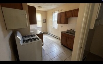108 Orleans St, Unit #1 in Boston, MA - Building Photo - Building Photo