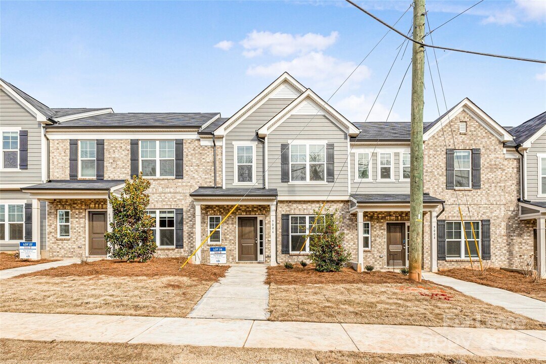 9006 Clayton Aly in Concord, NC - Foto de edificio
