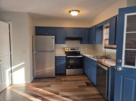 2215 Reservoir St in Harrisonburg, VA - Building Photo