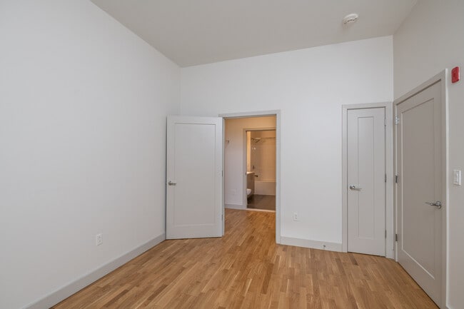 320 D St, Unit 315 in Boston, MA - Building Photo - Building Photo