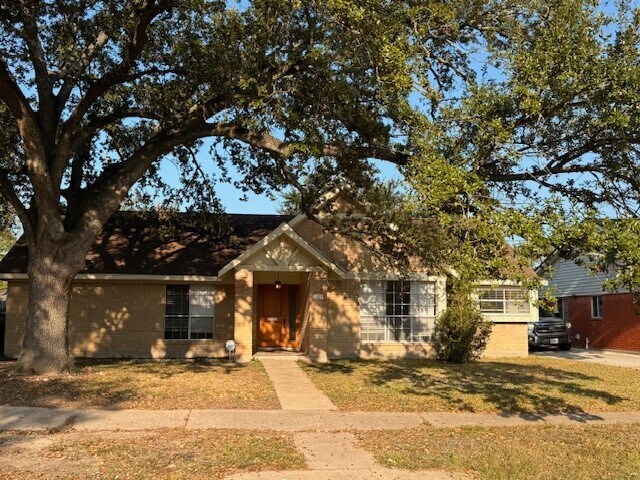 6014 Lattimer Dr in Houston, TX - Building Photo