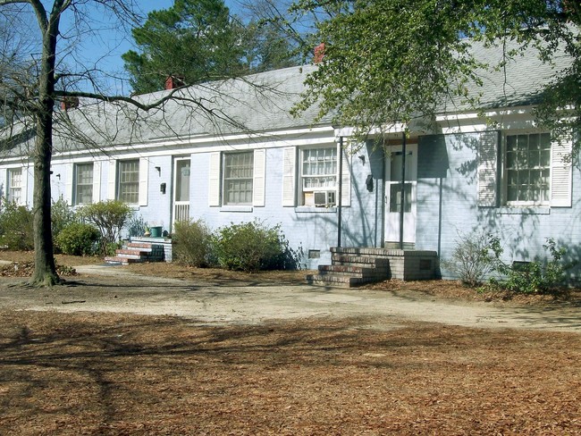 321 Charlotte St in Hamlet, NC - Foto de edificio - Building Photo