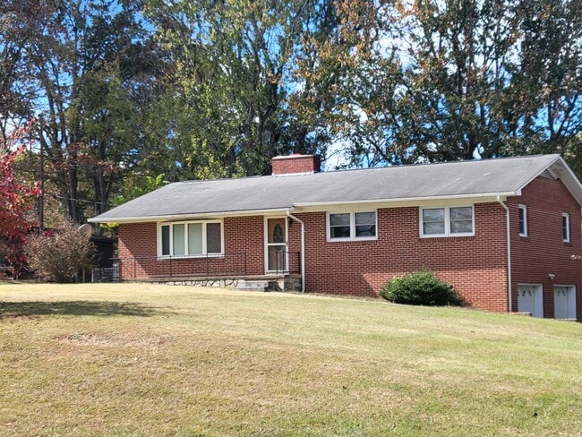 property at 21 Pilipinas Dr