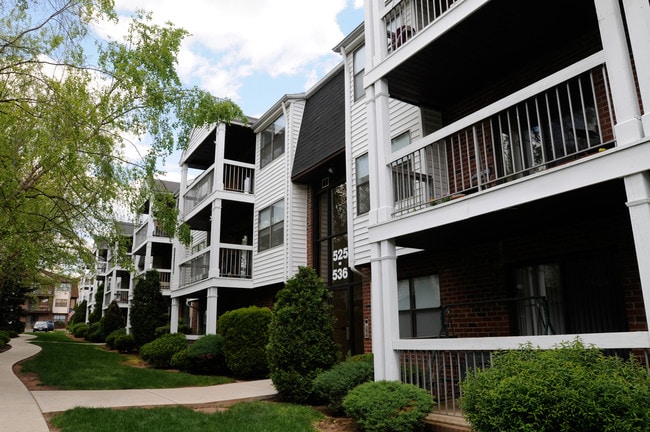 Oak Tree Village in Edison, NJ - Building Photo - Building Photo