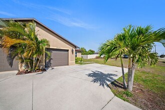 2820-2824 SW 7th Pl in Cape Coral, FL - Building Photo - Building Photo