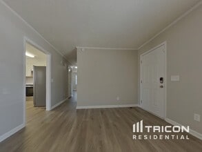 327 Westridge Rd in Elgin, SC - Foto de edificio - Building Photo