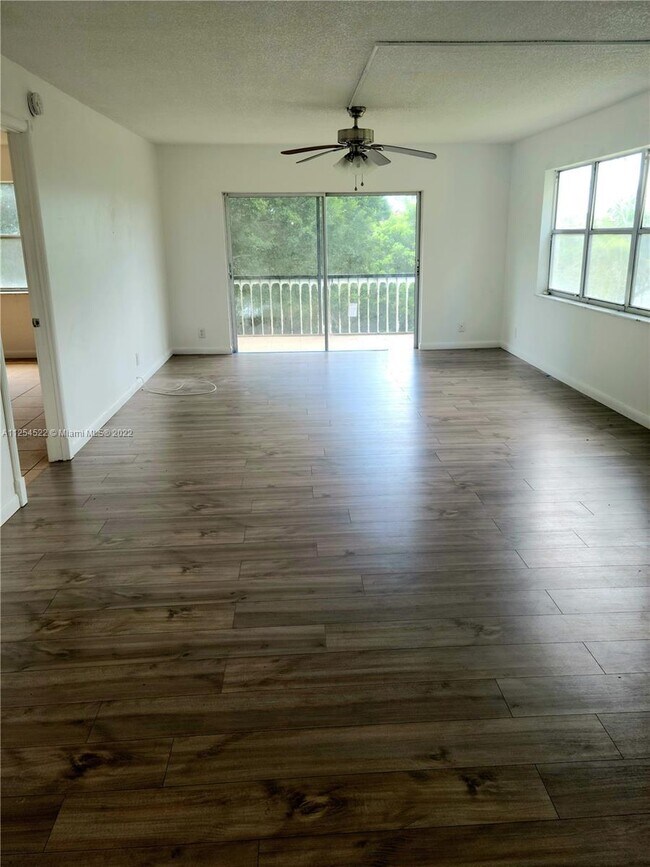 3300 Spanish Moss Terrace-Unit -213 in Lauderhill, FL - Building Photo - Building Photo
