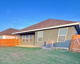 469 Payton Dr in New Braunfels, TX - Building Photo - Building Photo