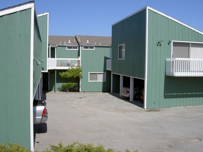 188 Laurel Ave in Pacific Grove, CA - Foto de edificio - Building Photo