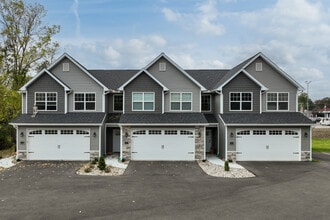 Ravina Townhomes in Sylvania, OH - Foto de edificio - Building Photo