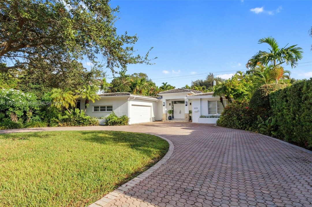 1325 Blue Rd in Coral Gables, FL - Building Photo