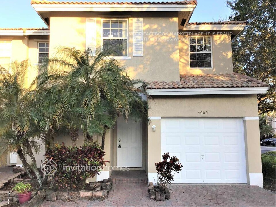 4000 NW 91st Terrace in Sunrise, FL - Building Photo