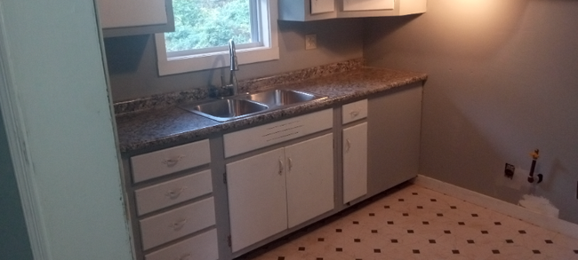 property at 1218 E Cherry St