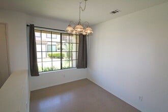 2222 Martinique Ln in Oxnard, CA - Building Photo - Building Photo