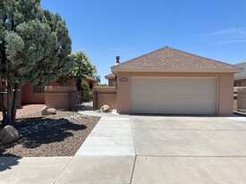 2302 La Paloma Dr in Las Cruces, NM - Building Photo
