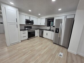 1606 W 1960 N in Layton, UT - Building Photo - Building Photo