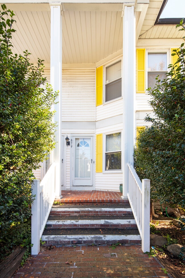 879 Newport Ave, Unit 879