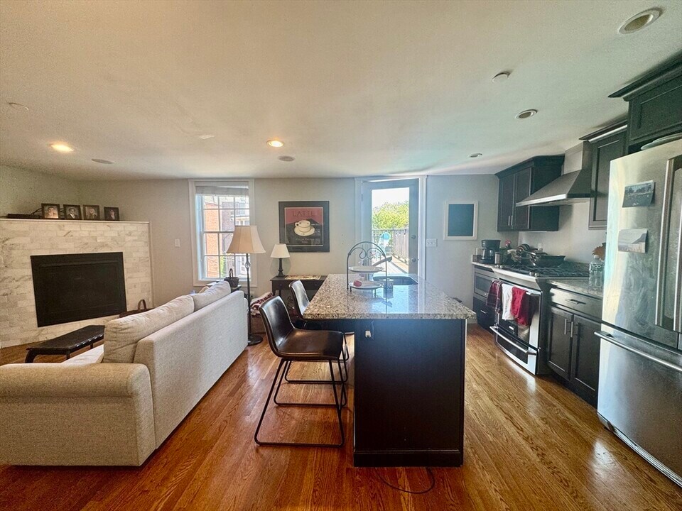 47 Soley St in Boston, MA - Building Photo
