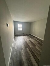 240 Oak St in Bridgeport, CT - Foto de edificio - Building Photo