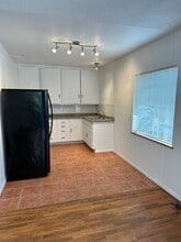 309 N Venice Blvd, Unit REAR in Los Angeles, CA - Foto de edificio - Building Photo