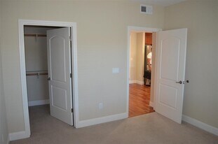 7680 Monterey Rd in Gilroy, CA - Building Photo