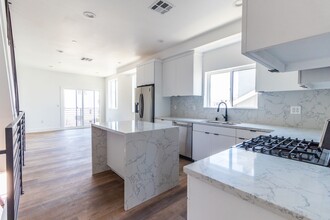 4507 W 18th St in Los Angeles, CA - Building Photo - Building Photo