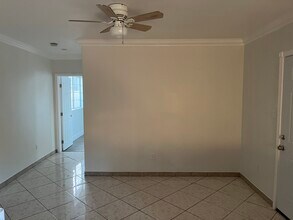 2813 N Santa Fe Ave in Compton, CA - Foto de edificio - Building Photo