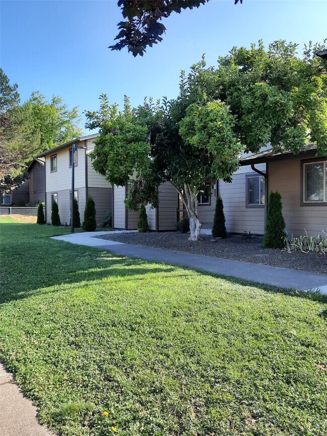 property at 189 NW Glenhart Ave