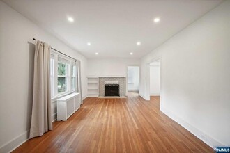 258 Grove St, Unit 217 in Montclair, NJ - Building Photo - Building Photo