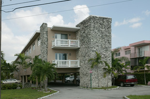 621 S Royal Poinciana Blvd Apartments