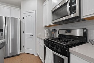 6113 Dumfries Ln in Austin, TX - Building Photo - Building Photo