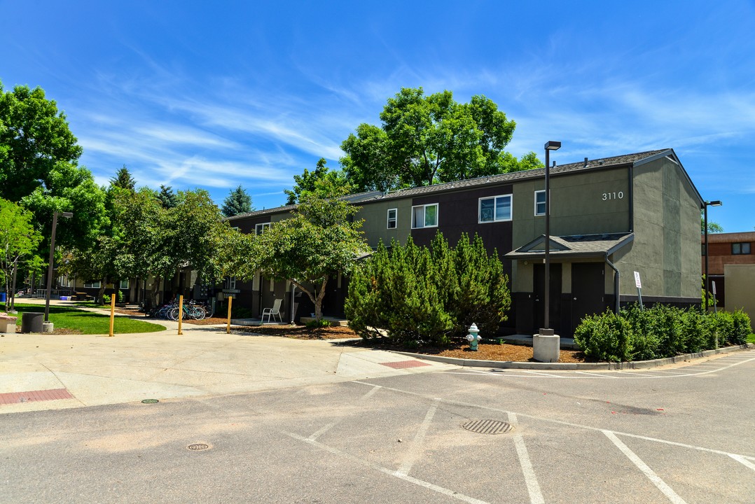 Broadway East in Boulder, CO - Foto de edificio