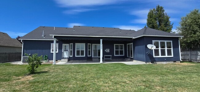 3311 Barnes Way in Klamath Falls, OR - Building Photo - Building Photo