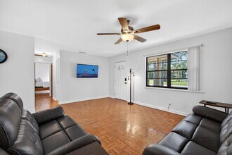 6012 Hickory Dr in Fort Pierce, FL - Building Photo - Building Photo