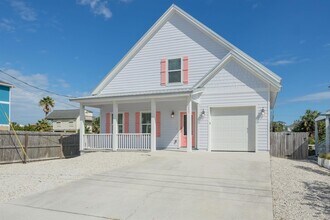 6832 Middleton Ave in St. Augustine, FL - Building Photo - Building Photo