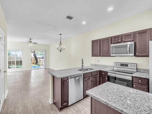 2717 Bay Club Dr in Navarre, FL - Building Photo - Building Photo
