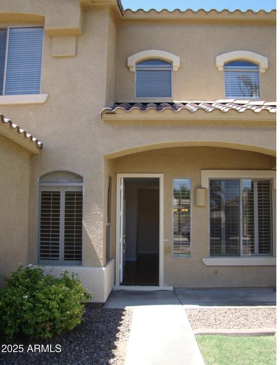 12952 W Vista Paseo Dr in Litchfield Park, AZ - Foto de edificio