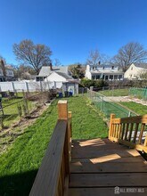 35 Victory Ct in Metuchen, NJ - Building Photo - Building Photo