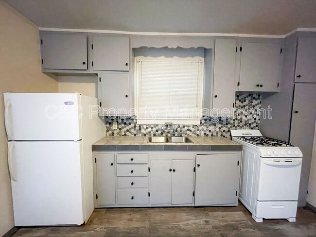 1076 Third St in Monterey, CA - Building Photo - Building Photo