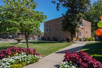 Life at Legacy Fountains in Kansas City, MO - Foto de edificio - Building Photo