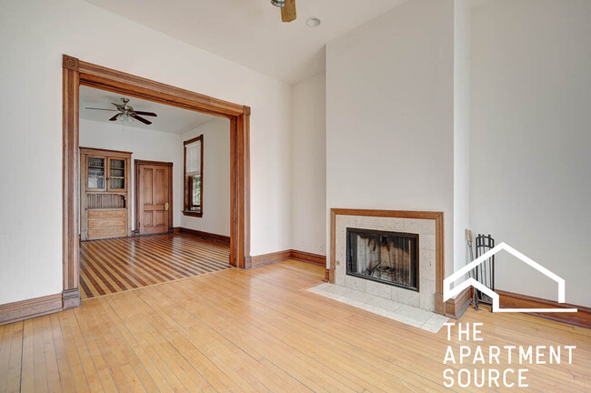 2835 N Ashland Ave, Unit 2 in Chicago, IL - Foto de edificio - Building Photo