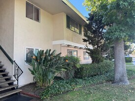 2000 Associated Rd in Fullerton, CA - Building Photo
