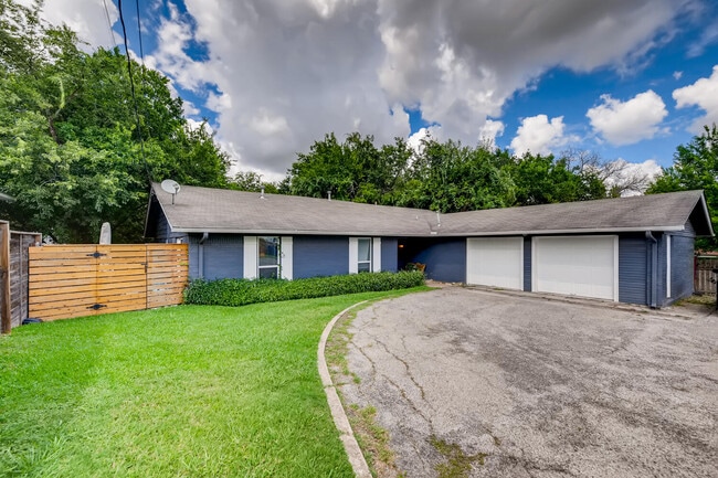 3208 Northeast Dr, Unit A in Austin, TX - Foto de edificio - Building Photo