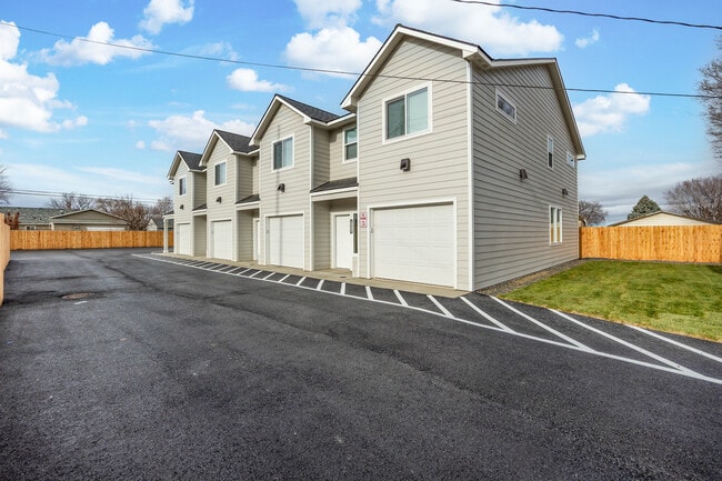 20 S Volland St, Unit B110 S Volland in Kennewick, WA - Building Photo - Building Photo