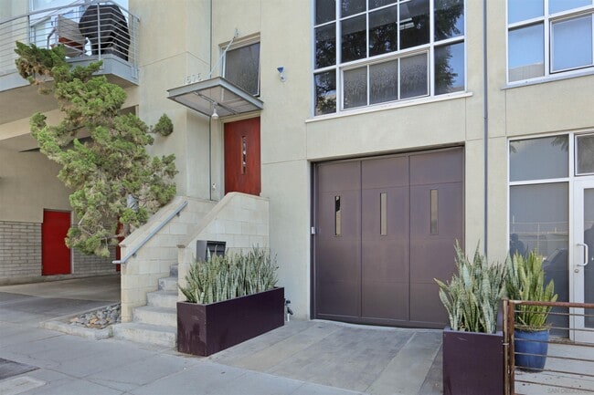 1575 Kettner Blvd in San Diego, CA - Building Photo - Building Photo